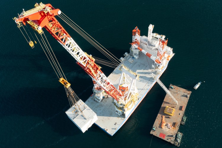 ’s Werelds eerste offshore telescoopkraan